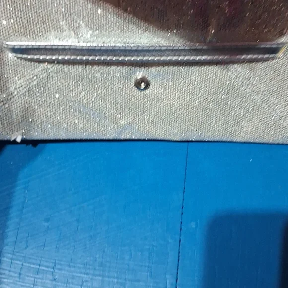 Giveaway Victoria Secret clutch - Picture 3 of 3